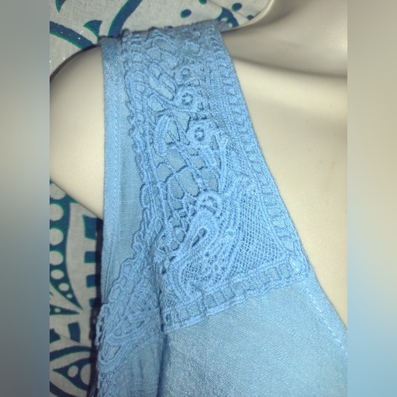 Set of Blue, White, and Coral Lightweight Sleeveless Tops 2X - Picture 9 of 11